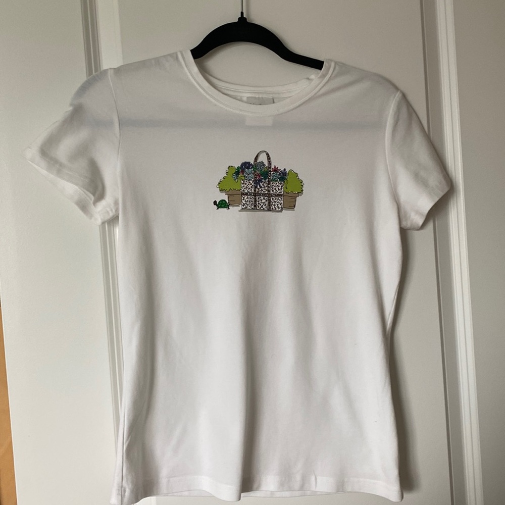 Vera Bradley small t-shirt